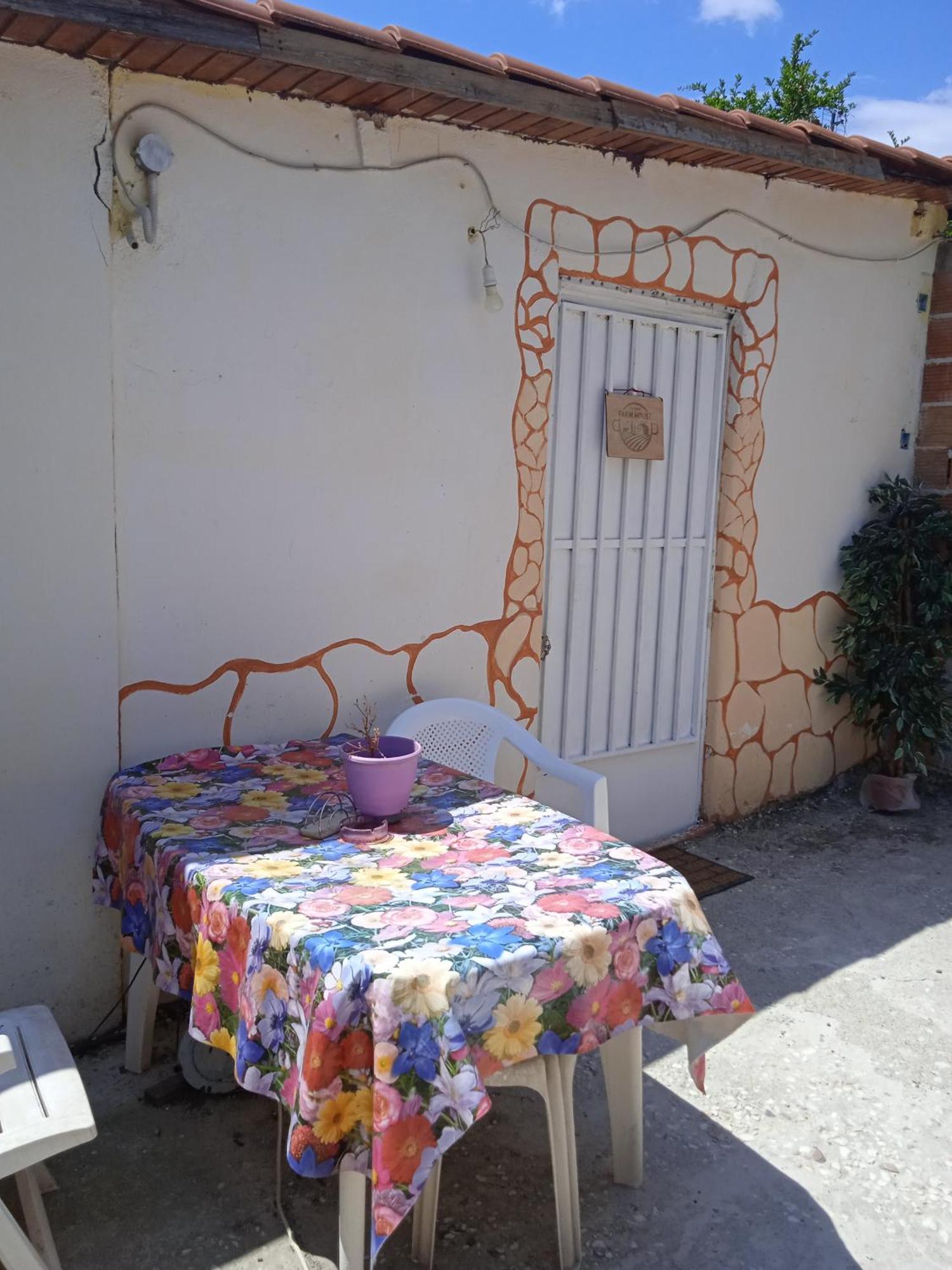 Το Μικρό Σπίτι Στη Φάρμα! Apartment Acharnes Room photo